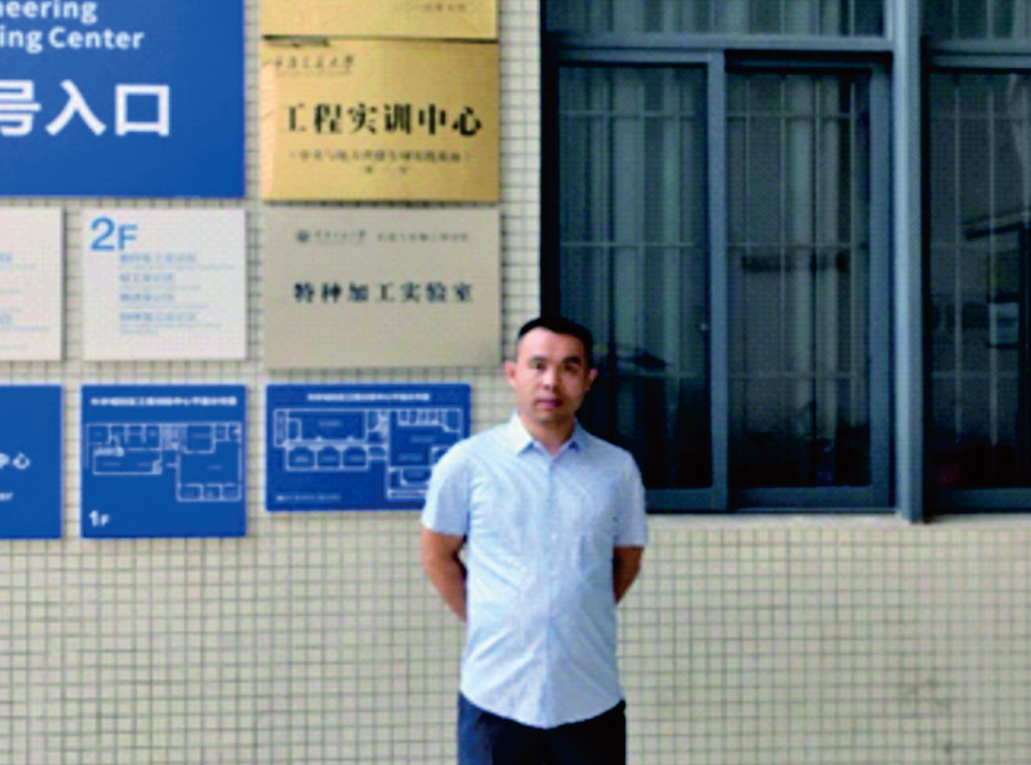 李立国同志照片